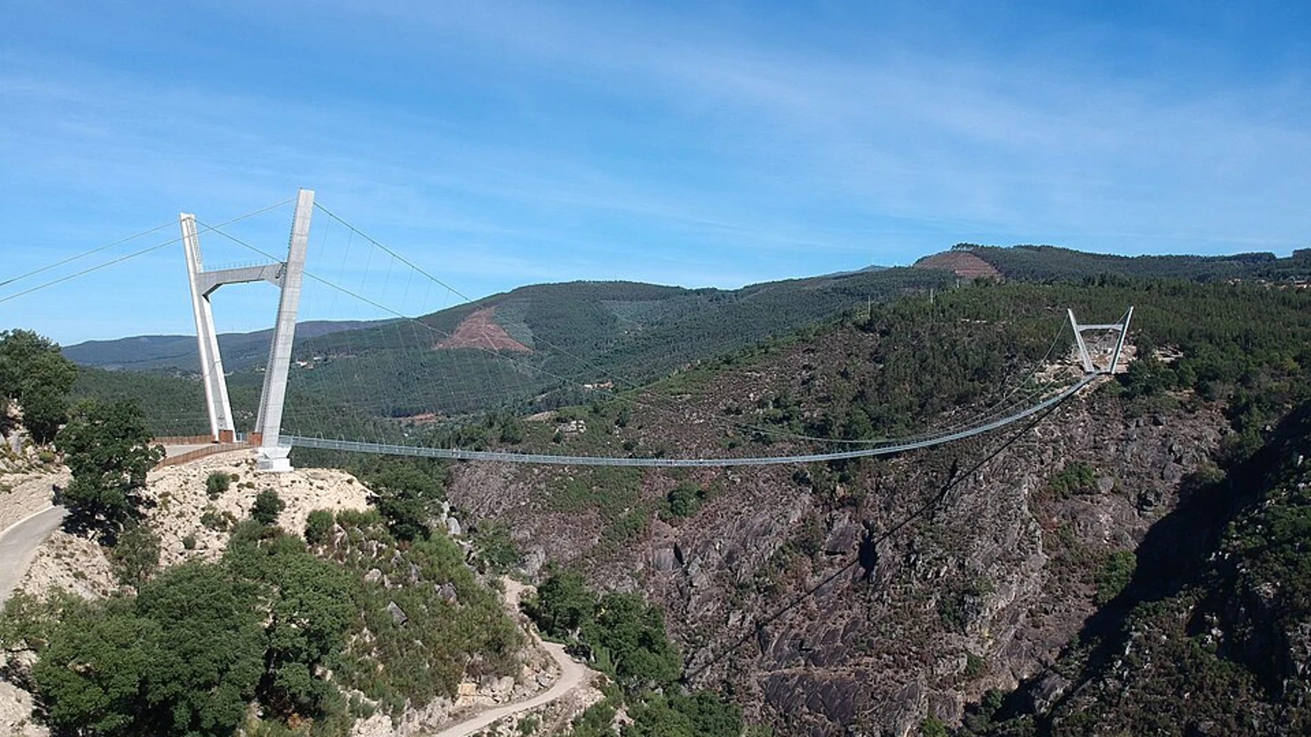 Se inspiraría en el Puente 516 Arouca de Portugal.
