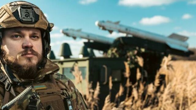 El último 'FrankenSAM' de Ucrania lanza misiles R-73 de la era soviética.