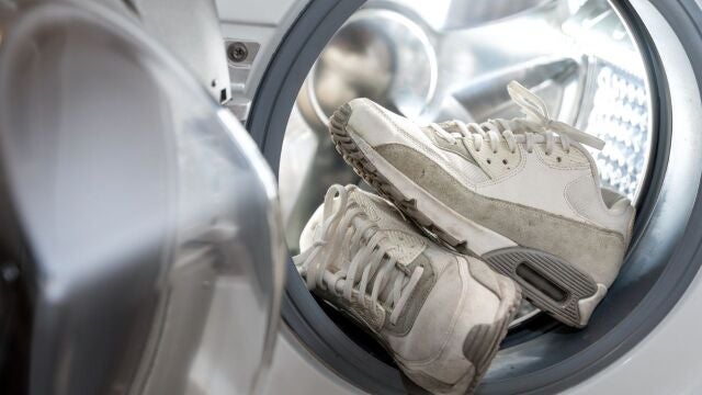 Descubrí este truco para lavar zapatillas en la lavadora sin que se estropeen