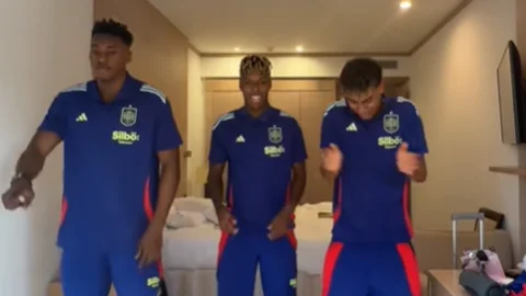 El baile viral de Laminel Yamal, Nico Williams y Samu