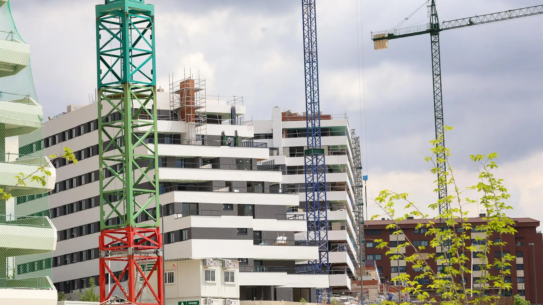 Economía/Finanzas.- La firma de hipotecas sobre viviendas sube un 11% en enero y el interés medio se modera al 3,08%