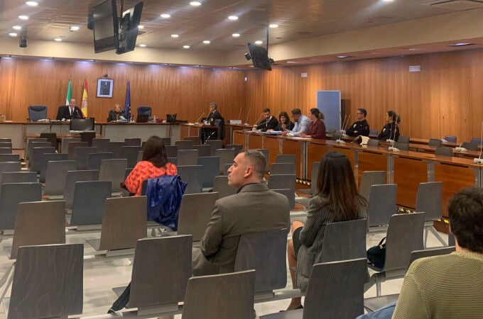 A juicio por homicidio tras lanzar a una prostituta por el balcón 