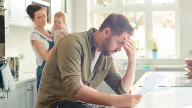 Una familia sufre por una deuda