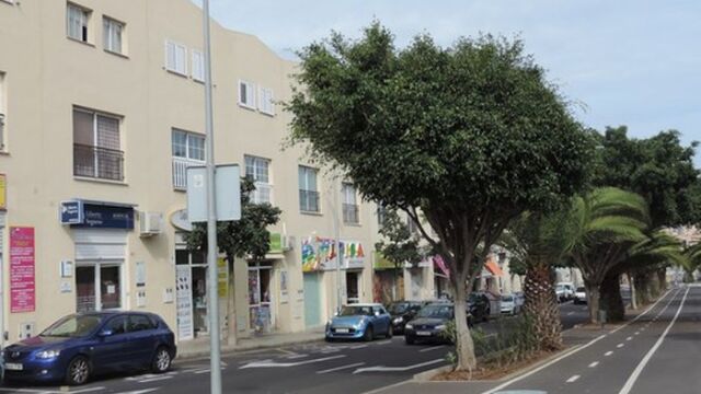 Esta es la calle más fea de Canarias, según la IA: cemento, caos y un muñeco de nieve 