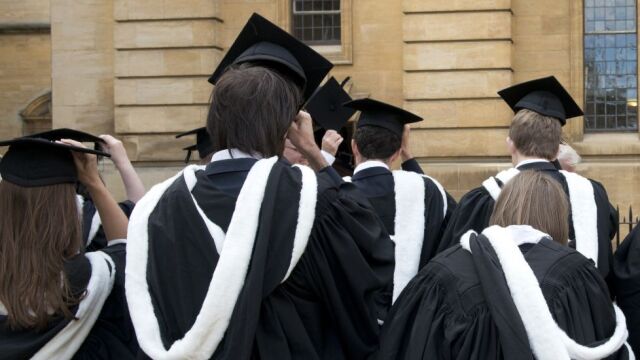 La Universidad de Oxford quiere cambiar el latín para hacerlo “inclusivo” y adaptarlo a las personas no binarias