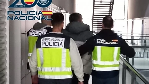 Un operativo de la Policía Nacional desmantelando una mafia de trata de personas