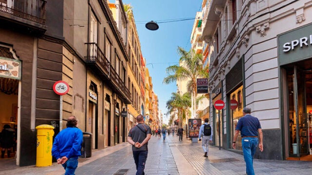 El debate sobre la apertura dominical de comercios en Santa Cruz de Tenerife genera tensión entre comerciantes y políticos