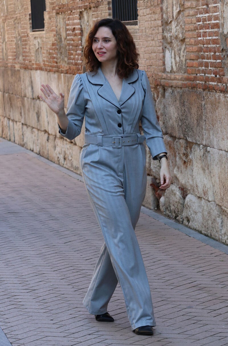 El look de Ayuso.