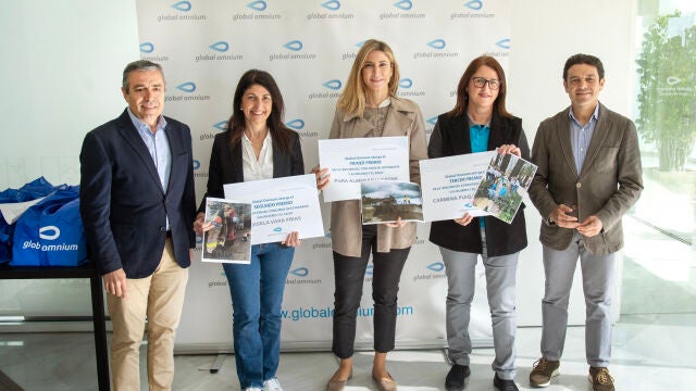 Carlos Mundina entrega los premios de la primera edición del concurso de fotografía “Las Mujeres y el Agua”