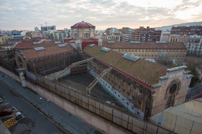 Cómo es La Model tras su abandono: la antigua cárcel de Barcelona que aún guarda secretos