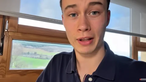 Jorge Rey, el joven aficionado a la meteorología, en una de sus últimas predicciones del tiempo.