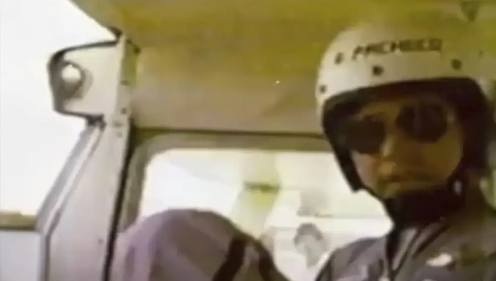 Checo Pérez a bordo de la Cessna 150