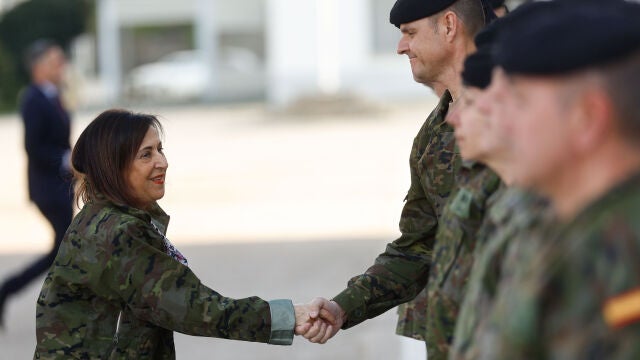 Margarita Robles acompaña a la ministra de Relaciones Exteriores de Letonia, Baiba Braze, en su visita a la base militar 'El Goloso'