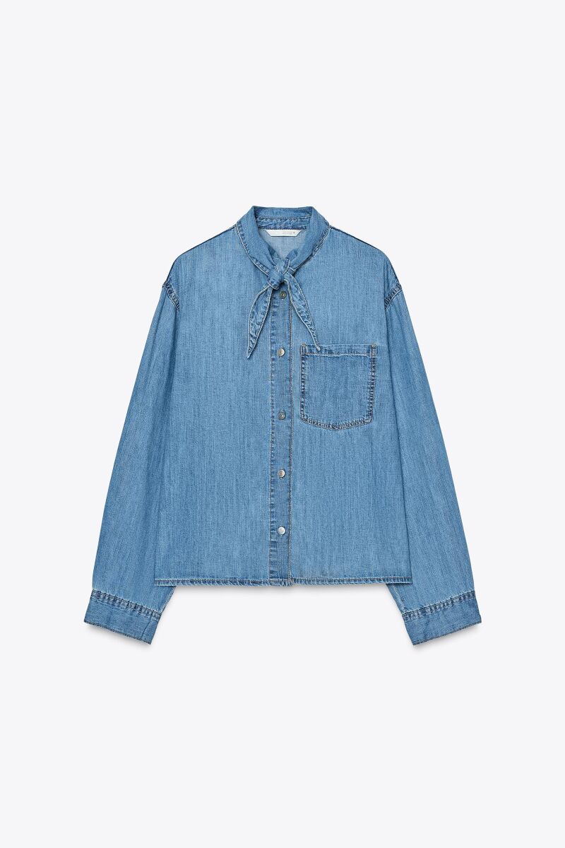 Camisa denim lazo cuello.