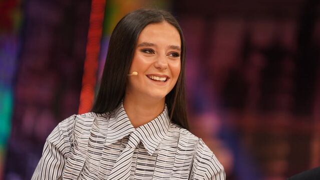 Victoria Federica con camisa y corbata.