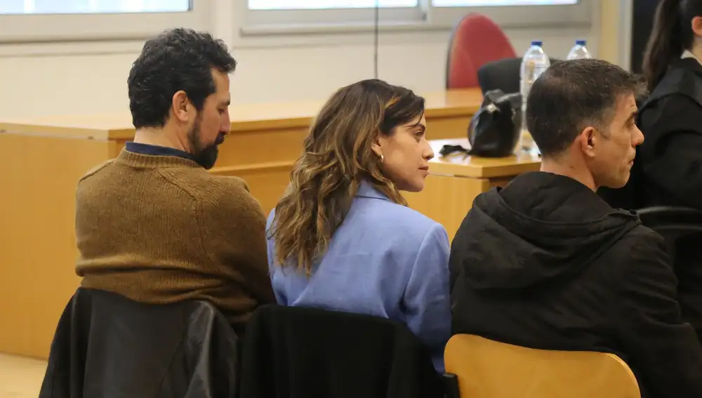 La actriz María León, en el centro