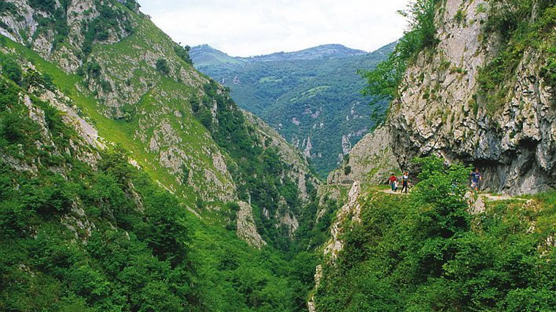 Así es desfiladero natural donde sumergirte en la naturaleza de Asturias más salvaje