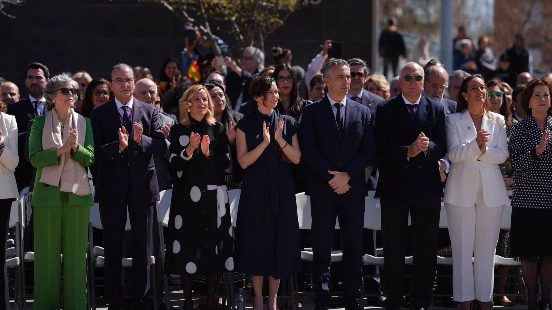 MADRID.-Ayuso, tras asistir al acto de jura de bandera en Alcobendas: "Ha sido un inmenso honor acompañar a los vecinos"
