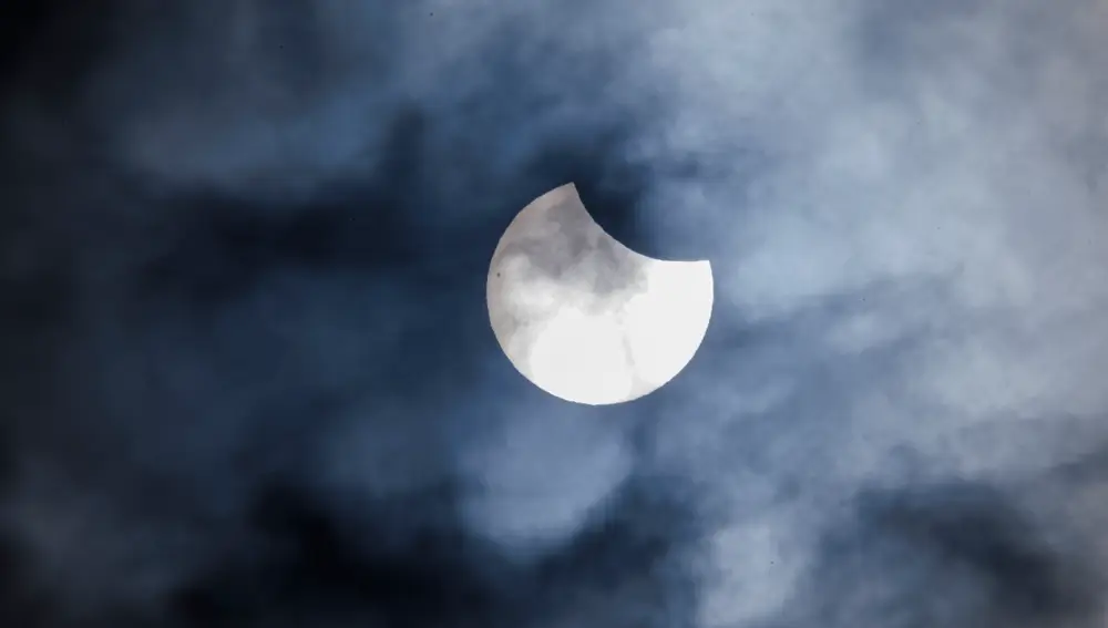 Sábado con eclipse parcial de Sol: 213 minutos de duración y mucha protección