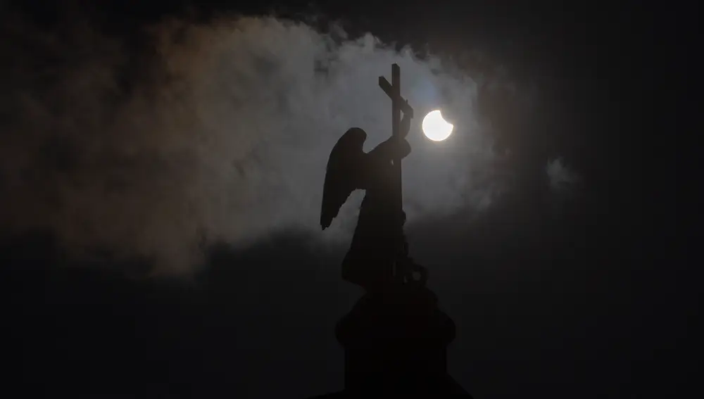 Partial solar eclipse in St. Petersburg