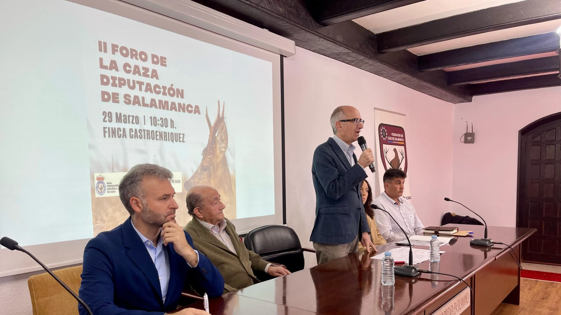 El presidente de la Diputación de Salamanca, Javier Iglesias, inaugura el foro