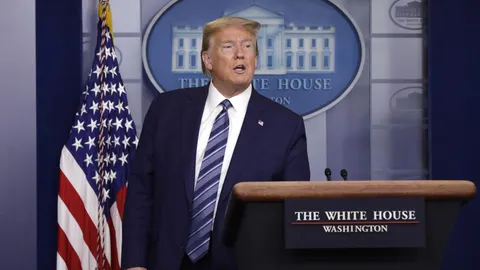 Irán.- Trump amenaza con "bombardeos" y "más aranceles" a Irán si no firma un nuevo acuerdo sobre su programa nuclear