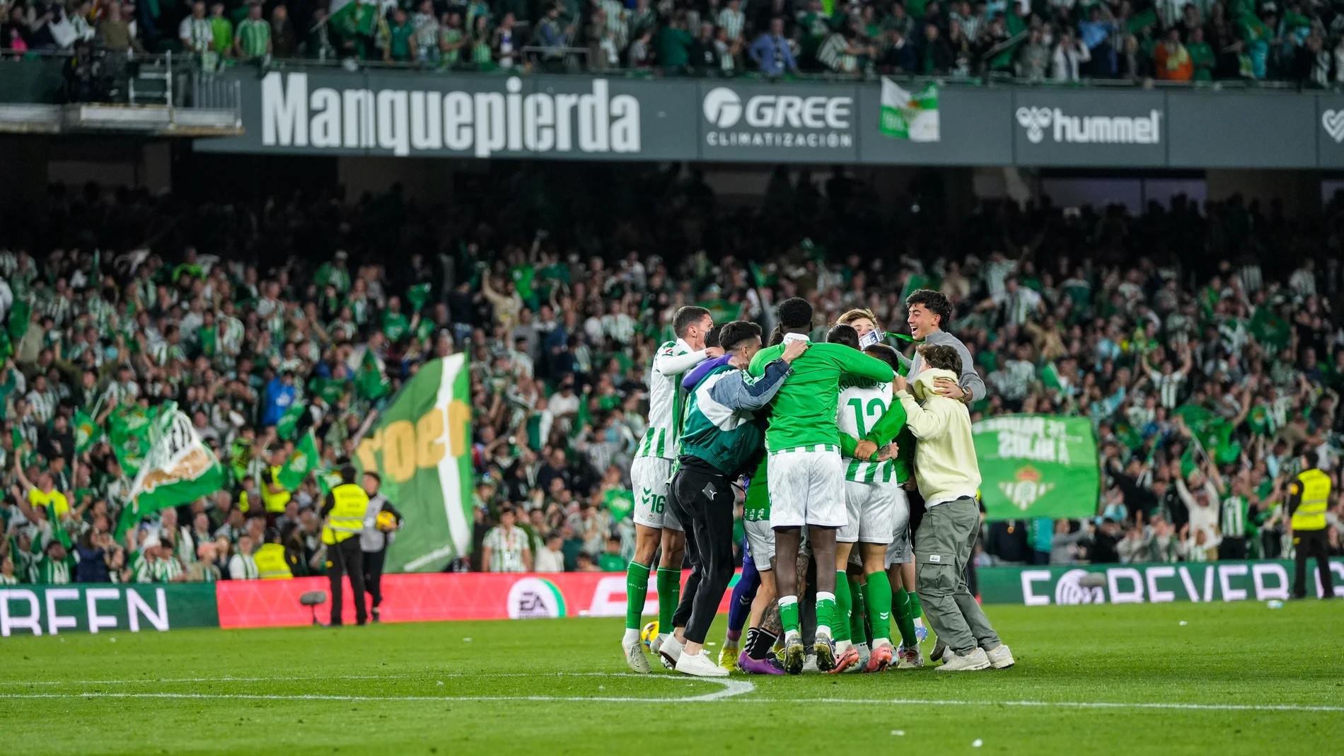 Players of Real Betis celebrate the victory during the Spanish league, LaLiga EA Sports, football match played between Real Betis and Sevilla FC at Benito Villamarin stadium on March 30, 2025, in Sevilla, Spain. AFP7 30/03/2025 ONLY FOR USE IN SPAIN