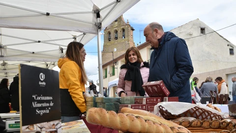 El presidente de la Diputación de Segovia, Miguel Ángel de Vicente; y la diputada Magdalena Rodríguez, en una visita a una feria