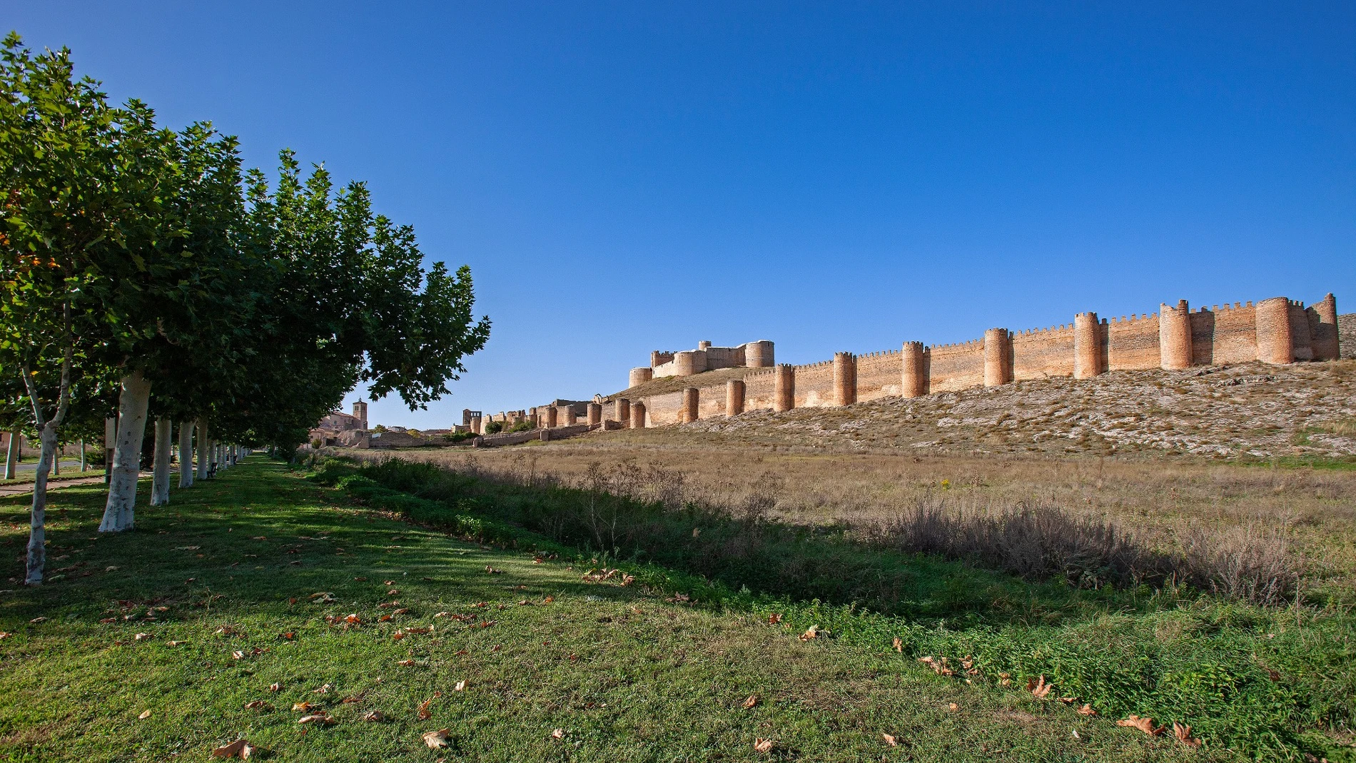 Castillo de Berlanga de Duero y su doble muralla