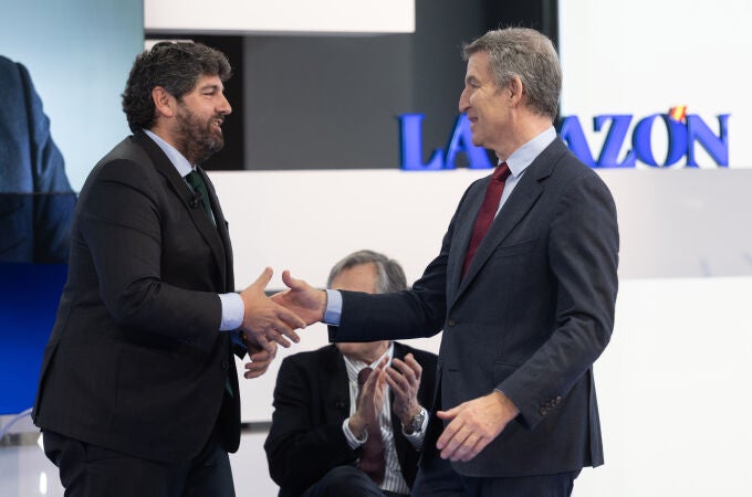 Feijóo presenta a López Miras en un desayuno informativo