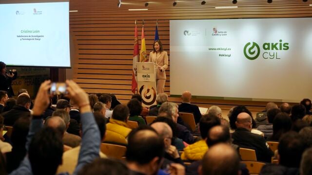 La subdirectora de Investigación y Tecnología del Itacyl, Cristina León Cófreces, interviene en la jornada
