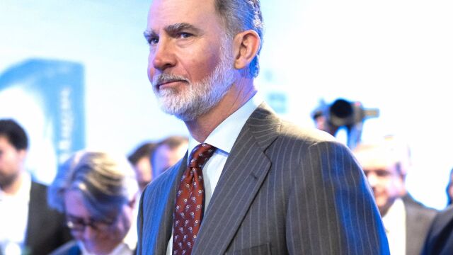 Las impactantes imágenes del Rey Felipe VI quemado por el sol tras un fin de semana en la nieve "sin protección"