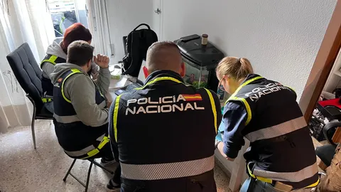 Los policías que rastrean las "criptofortunas" de las mafias
