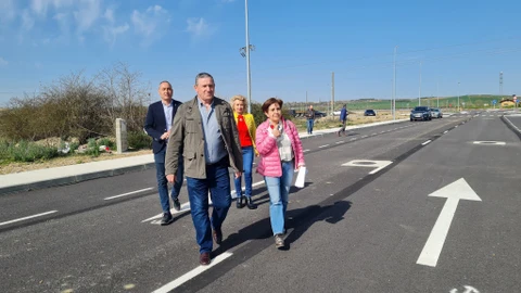 Faúndez visita el polígono de San Cristóbal de Entreviñas junto a Emilio Fernández Martínez, Leonor González y Atilana Martínez