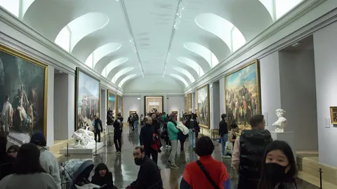 MADRID.-El Prado abrirá este sábado por la noche sus puertas, con acceso a la planta baja del edificio Villanueva y un photocall