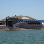 SSBN Tipo 094 con los 12 lanzadores de misiles balísticos JL-3 abiertos.