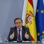 El ministro de Exteriores, José Manuel Albares, durante la rueda de prensa posterior a la reunión del Consejo de Ministros el martes en el complejo del Palacio de la Moncloa, en Madrid. 