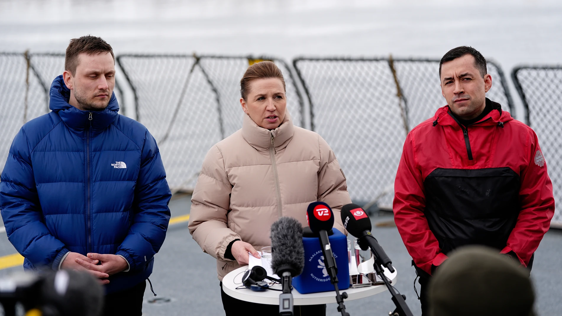 Nuuk (Greenland), 03/04/2025.- Denmarks Prime Minister Mette Frederiksen (C), Greenlands acting head of government Mute Bourup Egede (R), and newly elected head of government Jens-Frederik Nielsen (L), during a press conference aboard the Danish Navy inspection ship Vaedderen in Nuuk, Greenland, 03 April 2025. The Prime Minister is visiting Greenland's capital Nuuk until 04 April. (Dinamarca, Groenlandia) EFE/EPA/Mads Claus Rasmussen DENMARK OUT