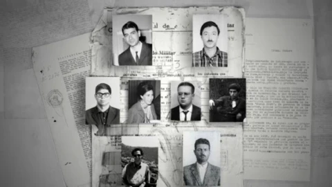 Fotograma del documental de TV3 Barcelona 1962. L’ombra dels Creix. En la foto se puede ver a Manuel Vázquez Montalbán y Anna Sallés entre otros estudiantes que pasaron por Via Laietana
