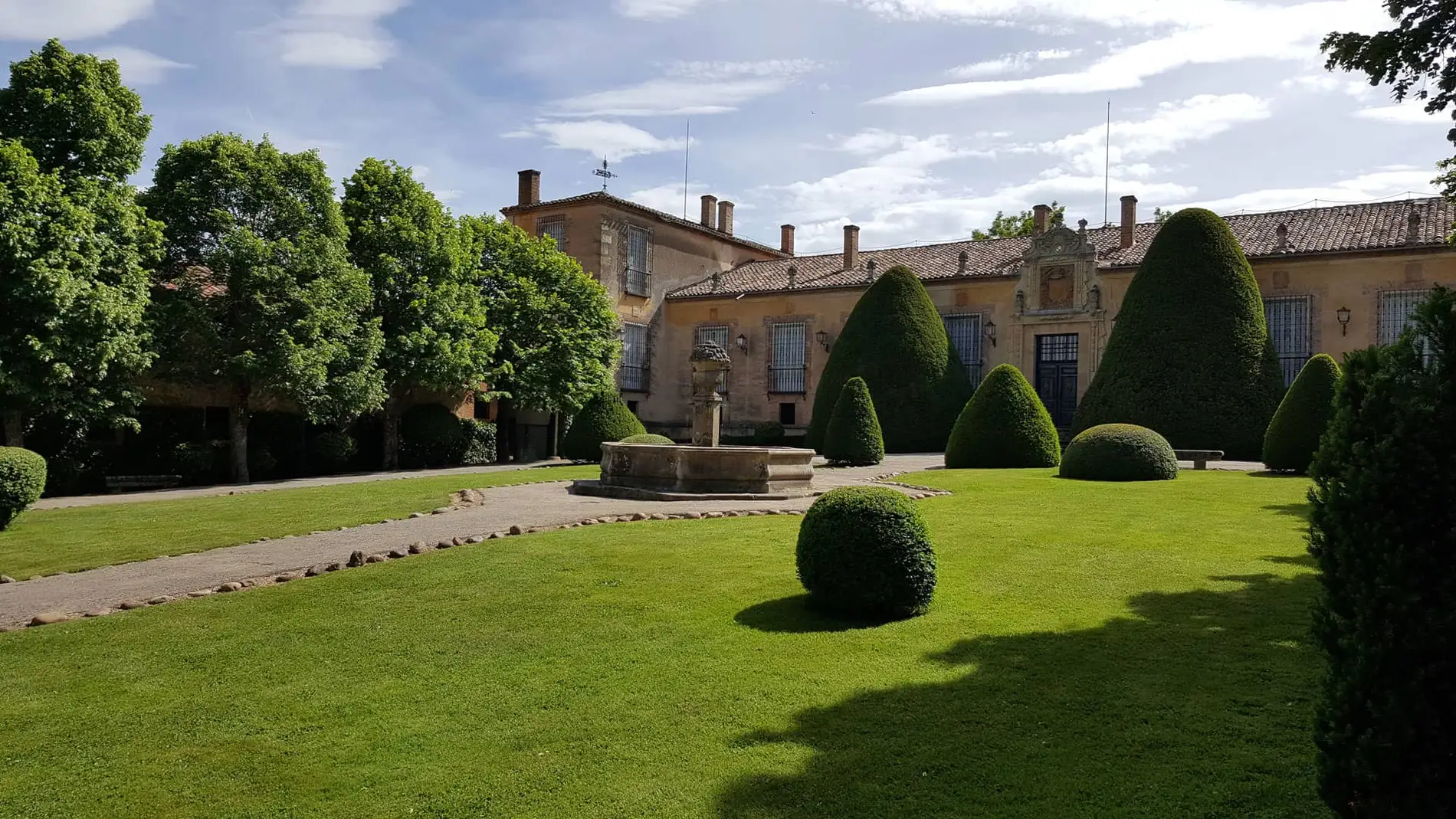 Exteriores del Palacio de Quintana Redonda