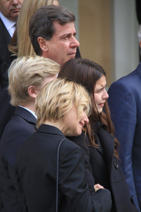 Cayetano Martínez de Irujo, Tana Rivera y Eugenia Martínez de Irujo en el funeral de la duquesa de Alba