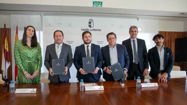Dos pueblos de Toledo estrenarán muy pronto una nueva parada de autobús para estudiantes en la UCLM