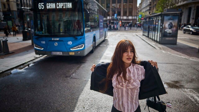 Entrevista con la diseñadora Sandra Alejandra. © Alberto R. Roldán / Diario La Razón. 