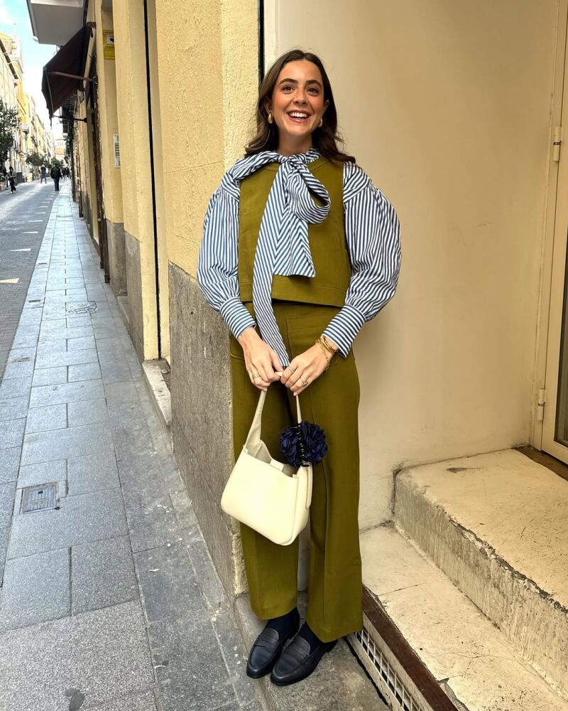 Influencer con look perfecto para el Domingo de Ramos.