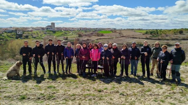 Participantes de la primera experiencia de Marcha Nórdica y Trufiturismo en Canalejas de Peñafiel (Valladolid)