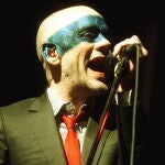 Michael Stipe, vocalista de R. E. M., en una actuación en Madrid en 2008