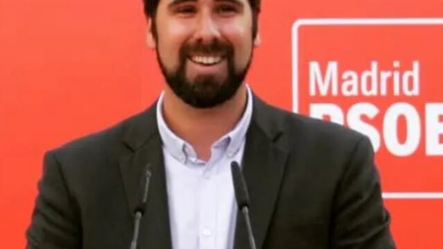 Álex Martín quiere ponerse al frente del partido en Móstoles