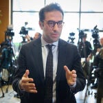 Carlos Cuerpo ofrece declaraciones tras la ronda de reuniones con los grupos parlamentarios en el Congreso
