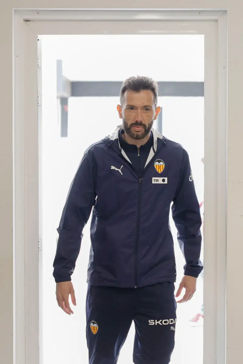 Corberán cumple 100 días en el Valencia con números de ‘Champions’