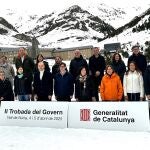 Foto de familia del Govern, presidida por el presidente de la Generalitat, Salvador Illa, durante las jornadas de trabajo del Govern en la Vall de Núria (Girona)